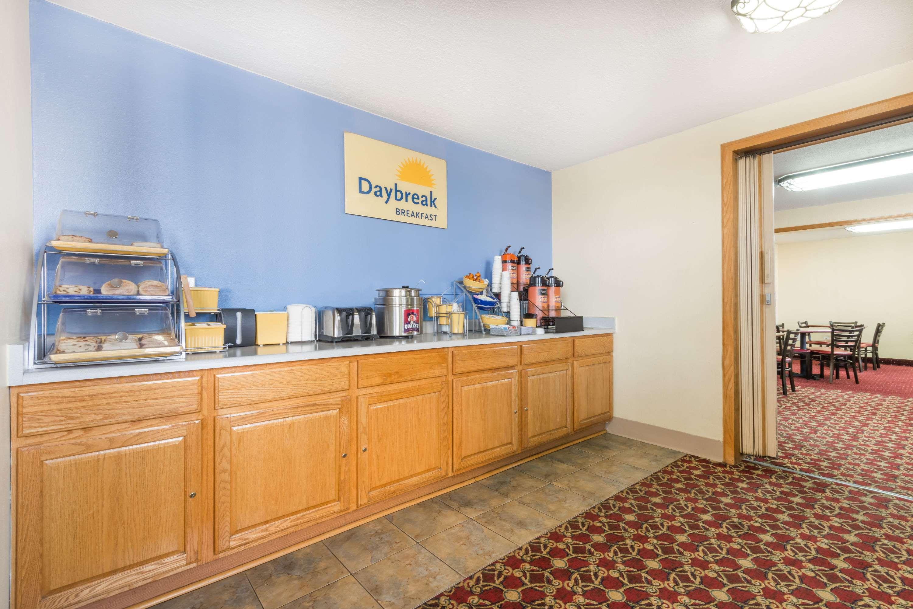 Days Inn By Wyndham Gillette Exterior photo